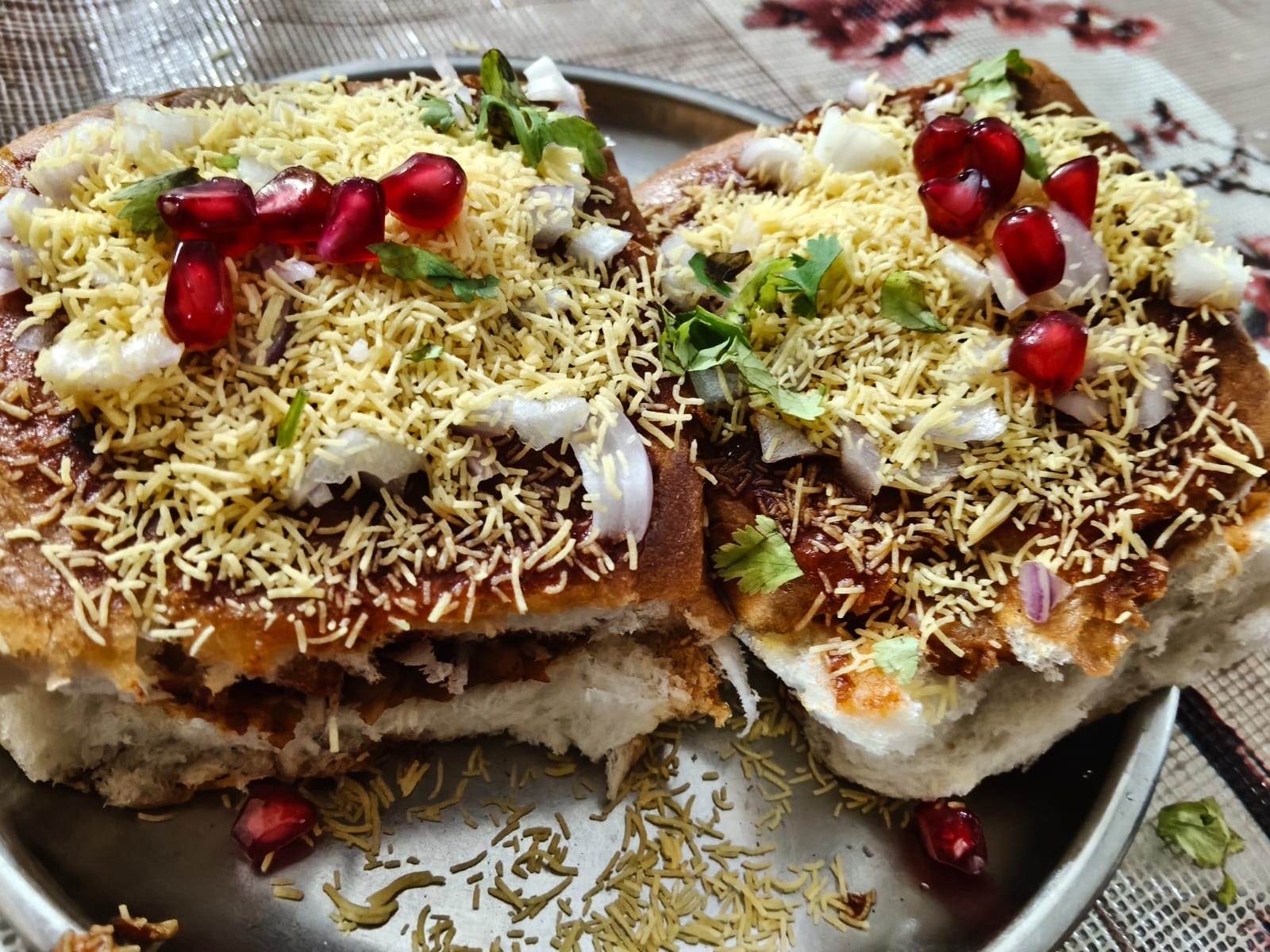 Gujarati special dish-Dabeli served by all rounder chatore